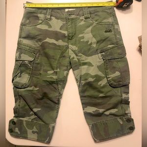 Roots Camouflage Capri pants size 6